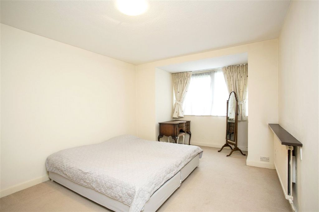 Property photo 3 of 8 Bedroom 1