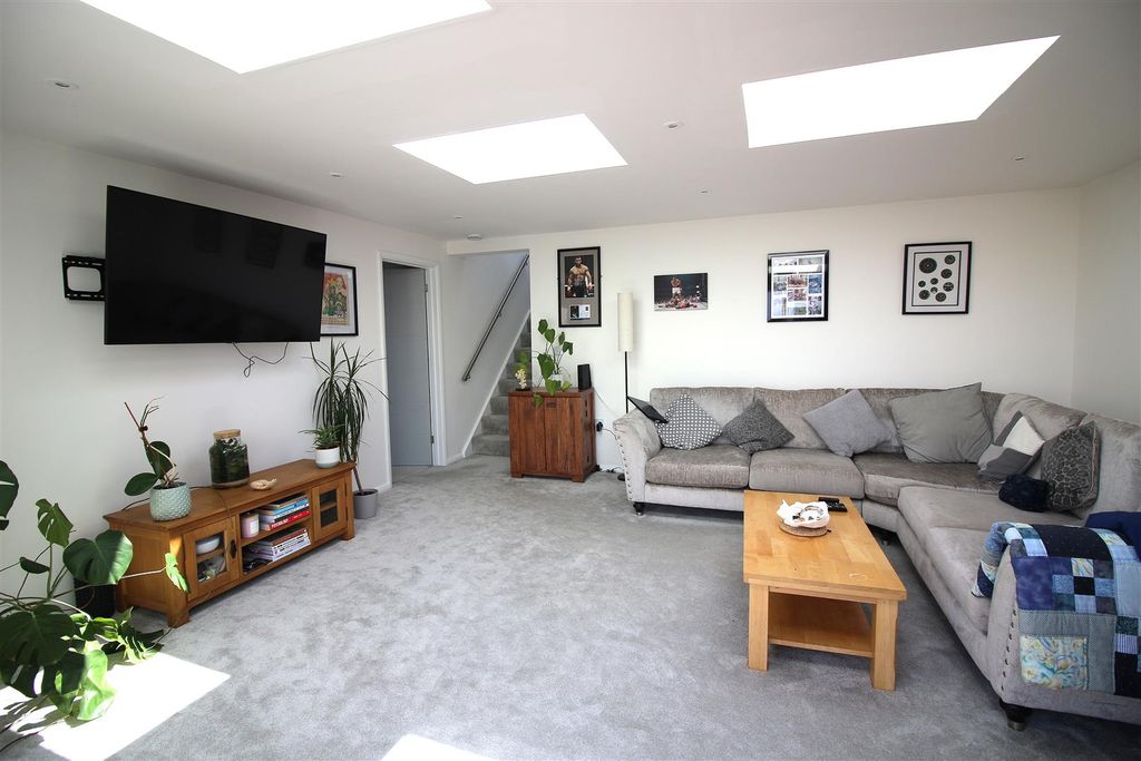 Property photo 2 of 32