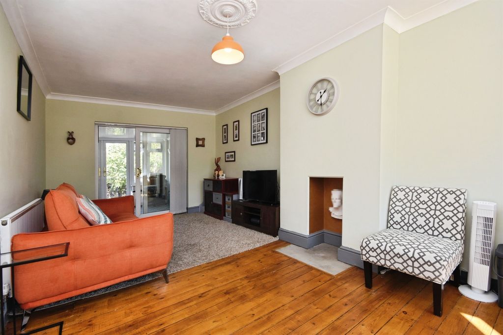 Property photo 2 of 20