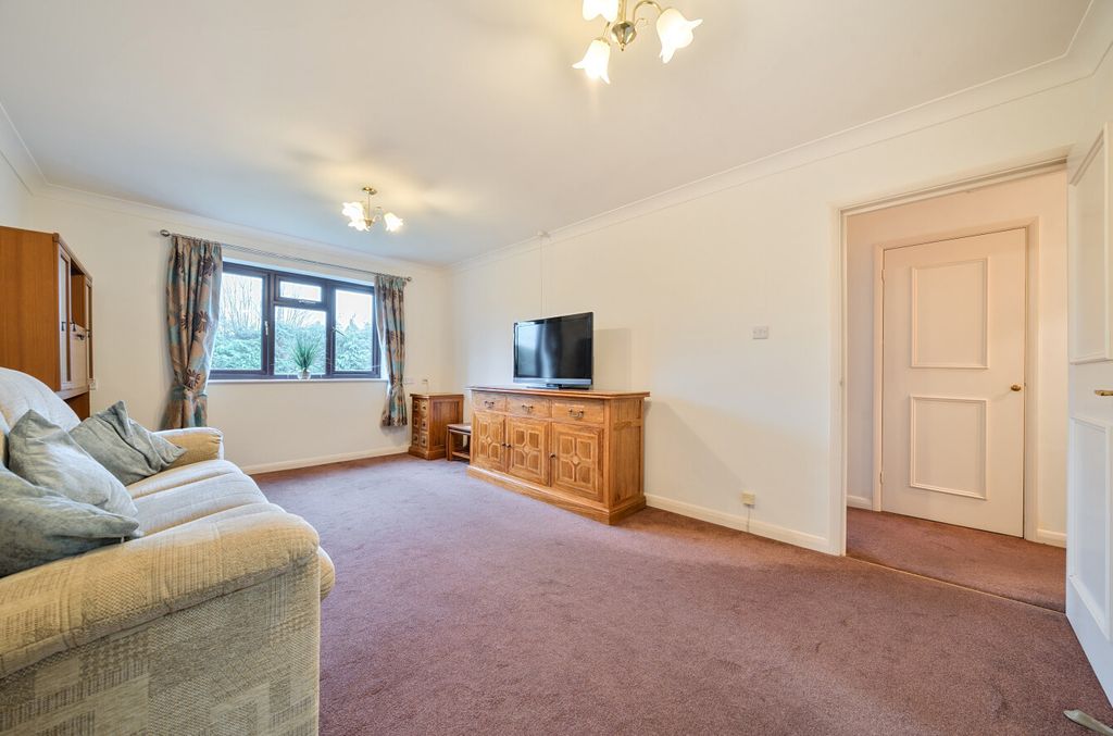 Property photo 2 of 15 1397319-11-695Fba...