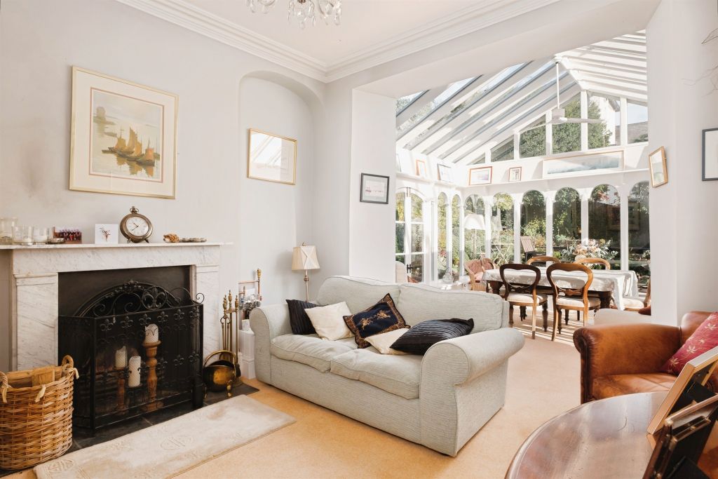 Property photo 2 of 34