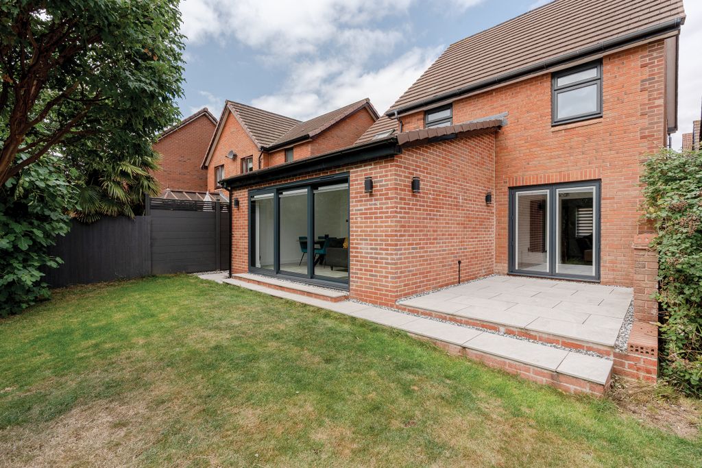 Property photo 2 of 29 33