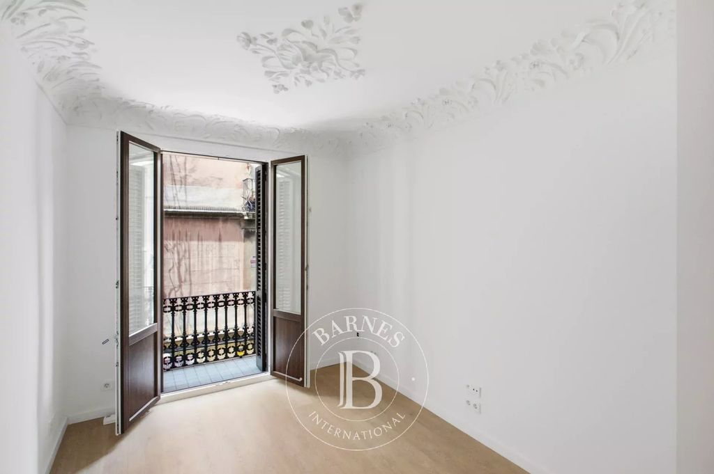 Property photo 1 of 28 Charm And Character In A Historic Building In The Heart Of Barcelona