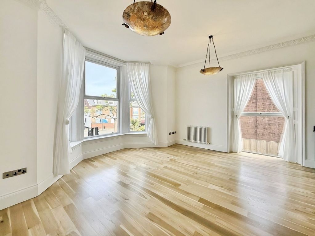 Property photo 2 of 13 Lounge