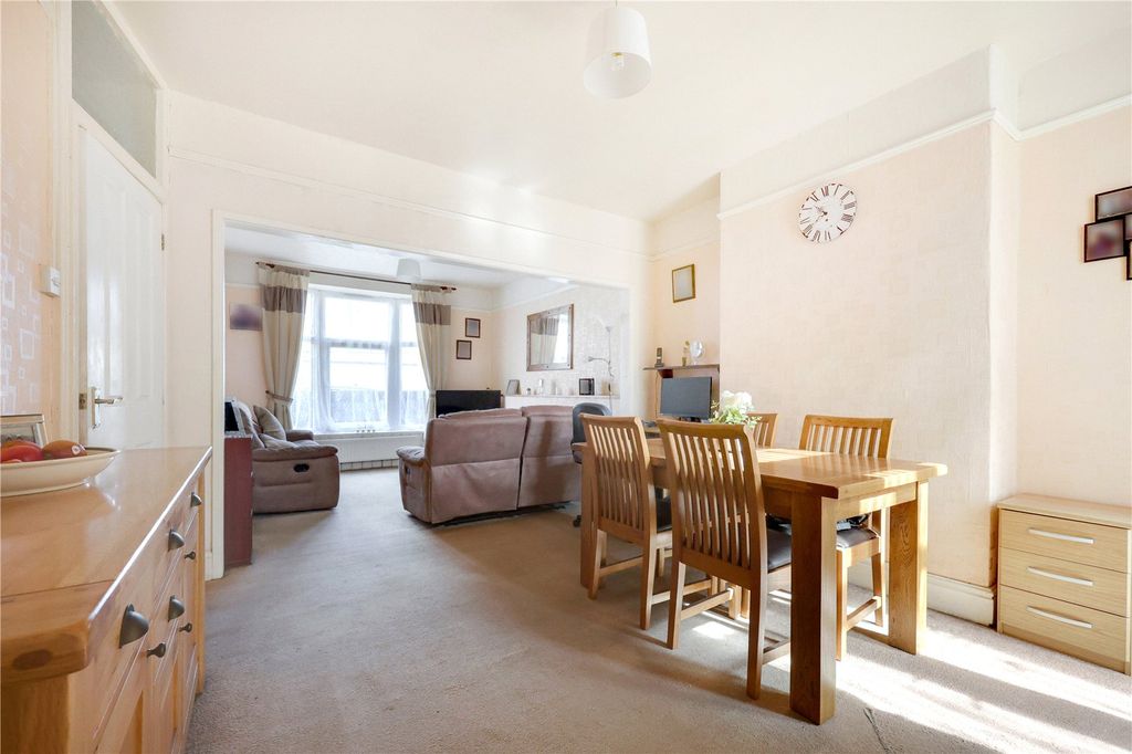 Property photo 3 of 16 Picture No. 18