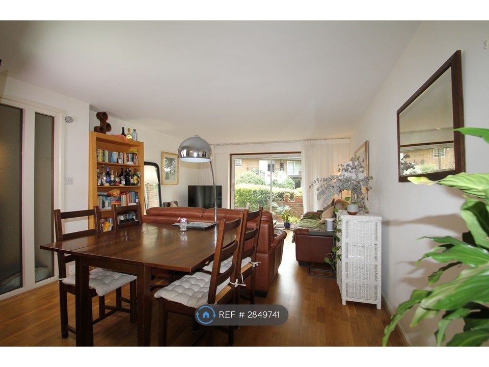 Property photo 2 of 23 Large Bright Reception Room