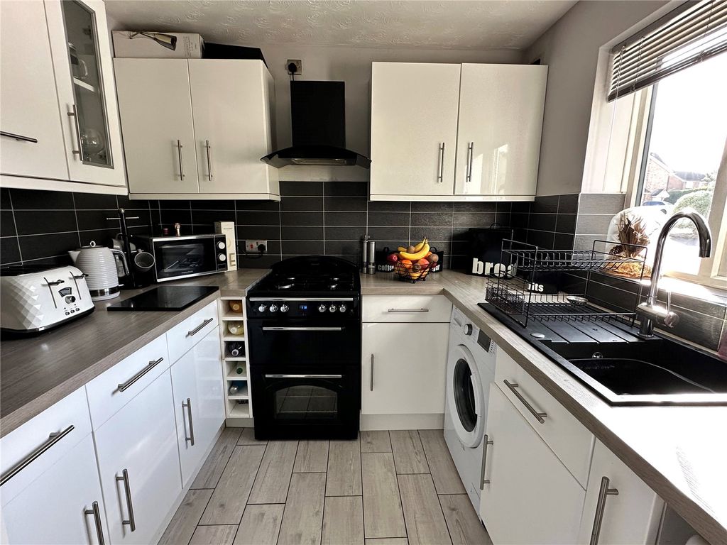 Property photo 2 of 13 Picture No. 14