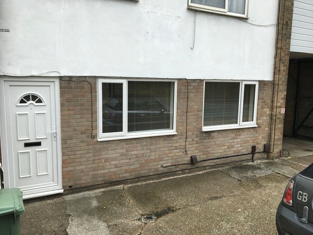 Property photo 1 of 3