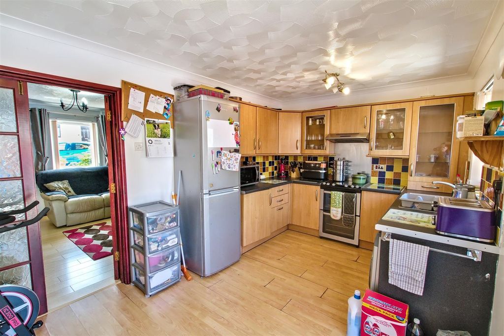 Property photo 3 of 27 Kitchen/Diner