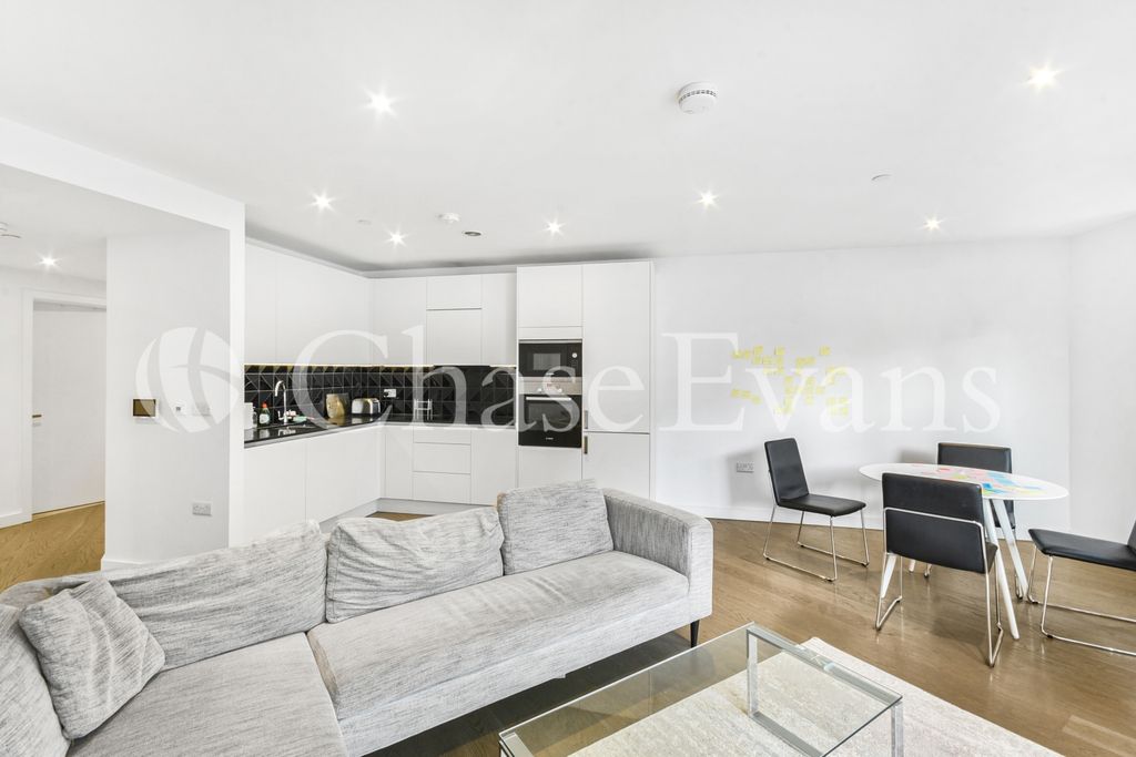 Property photo 2 of 17 Tarling House, Eleph