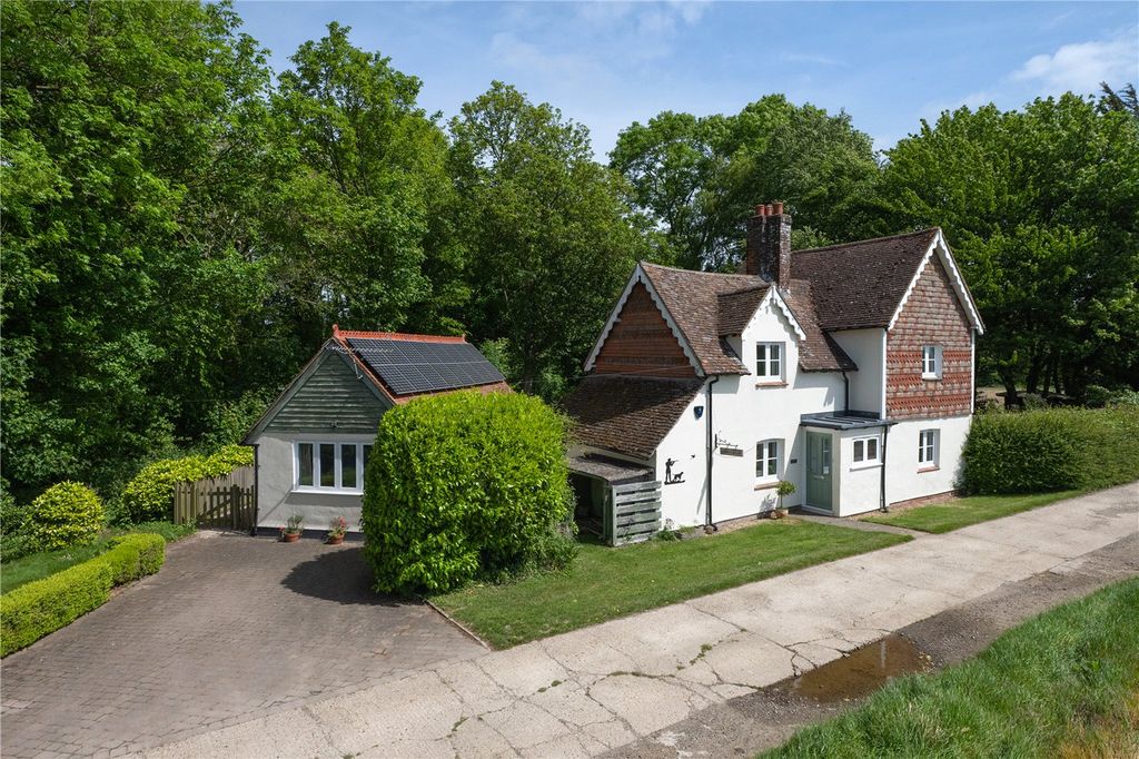 Property photo 1 of 34 Picture No. 12