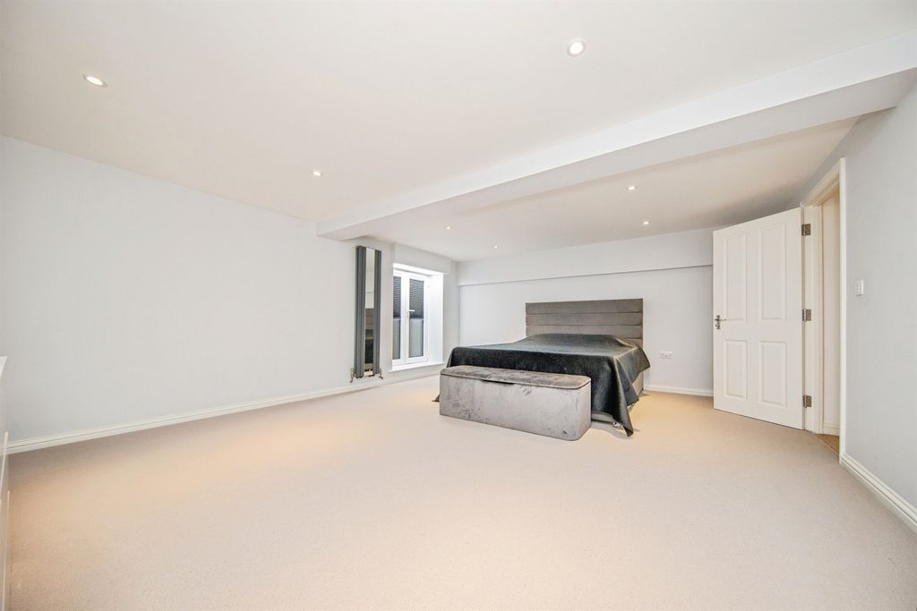 Additional image 4 of 3 bed flat for saleRibbans Park Road, Ipswich IP3