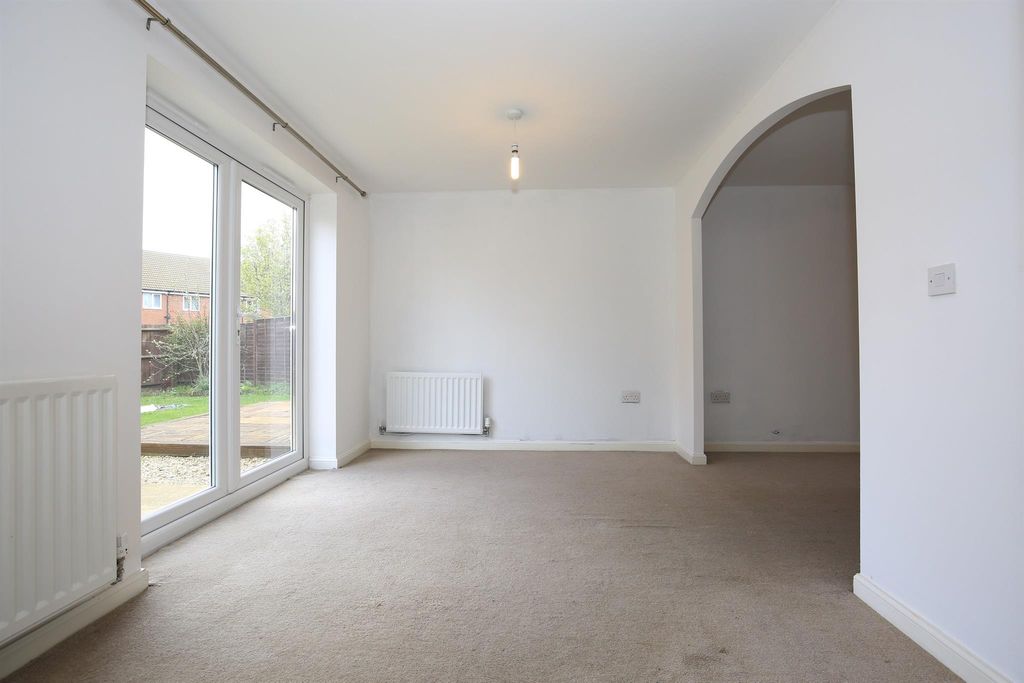 Property photo 3 of 9 Dining Room