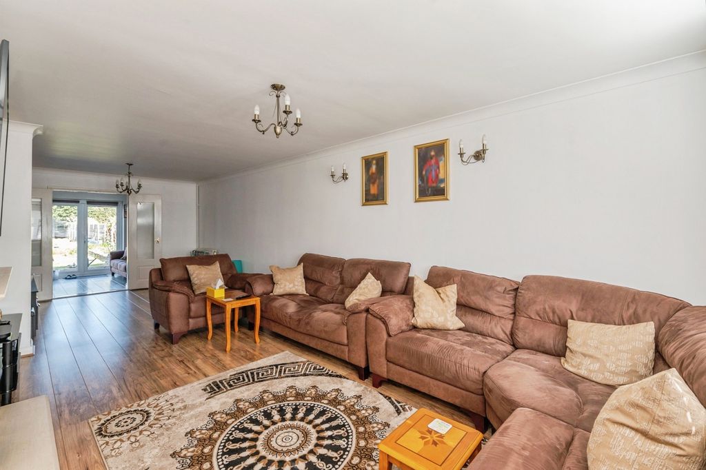 Property photo 3 of 26 Picture