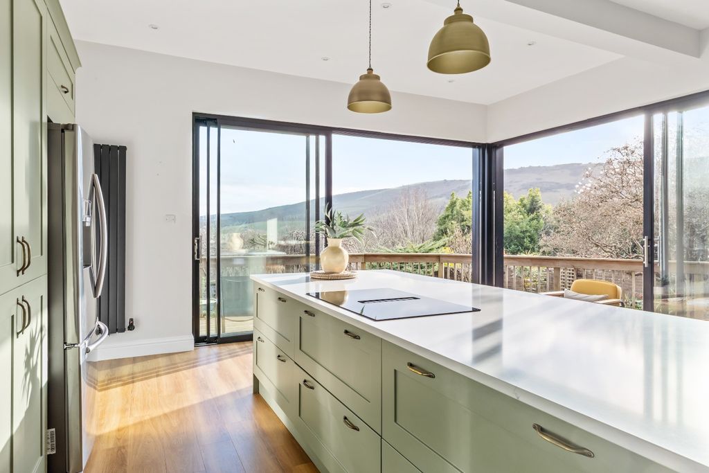 Property photo 2 of 42 4747745