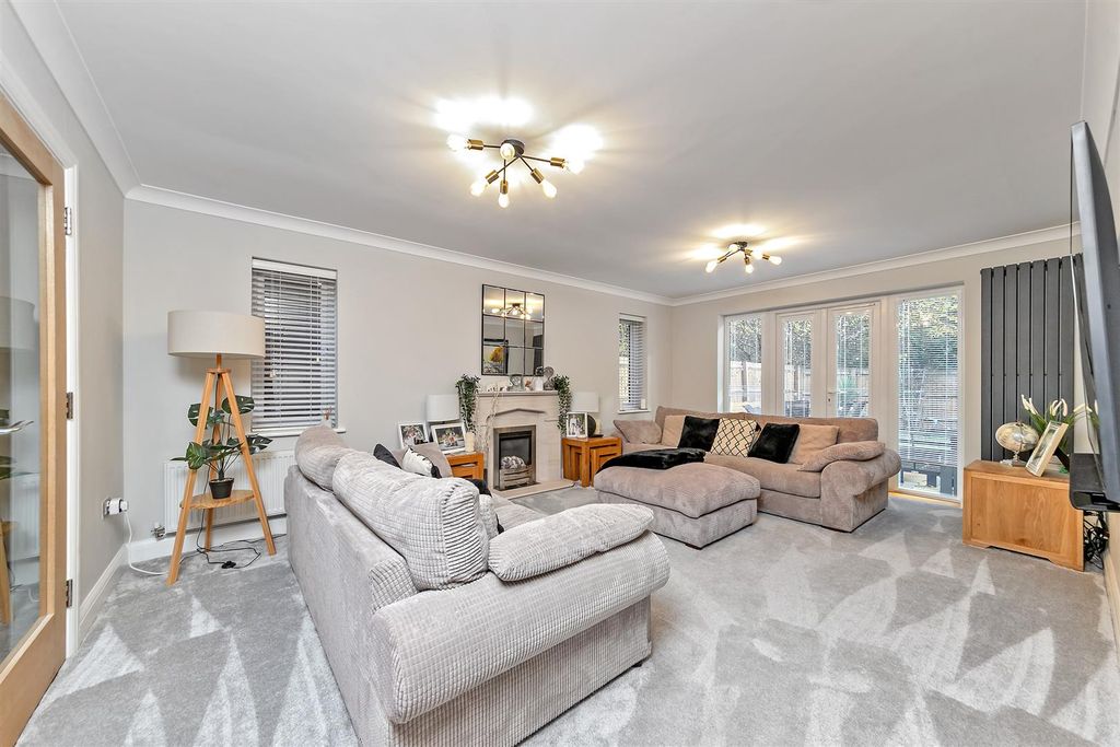 Property photo 2 of 26 3Elderberryclose-19.Jpg