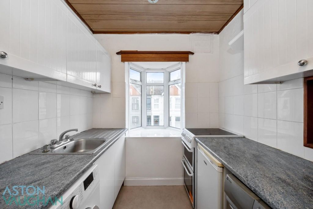 Property photo 3 of 9 4615702