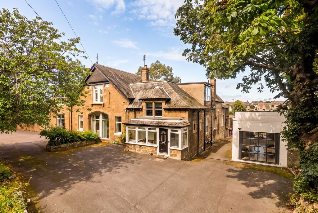 Property photo 1 of 33