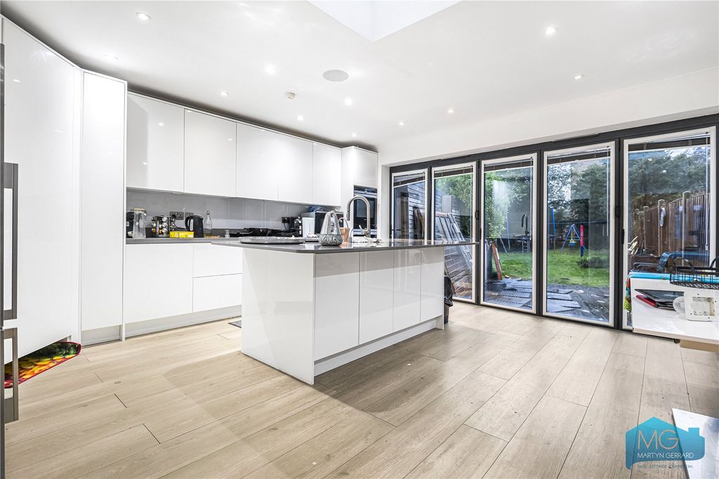 Property photo 2 of 18 Picture No. 10