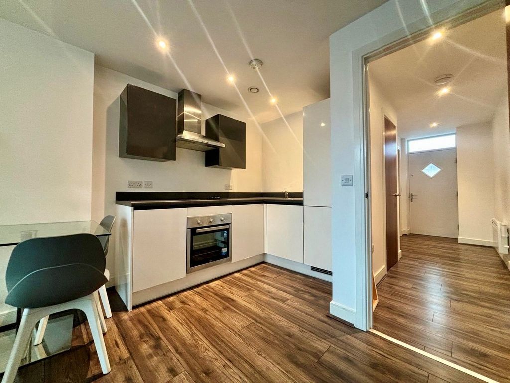 Property photo 2 of 8 Picture No. 13