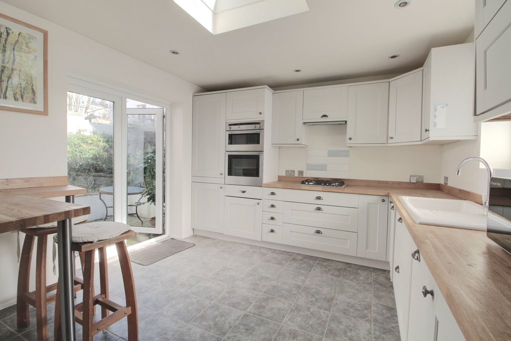 Property photo 3 of 13 Kitchen