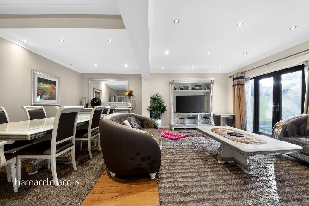 Property photo 2 of 18