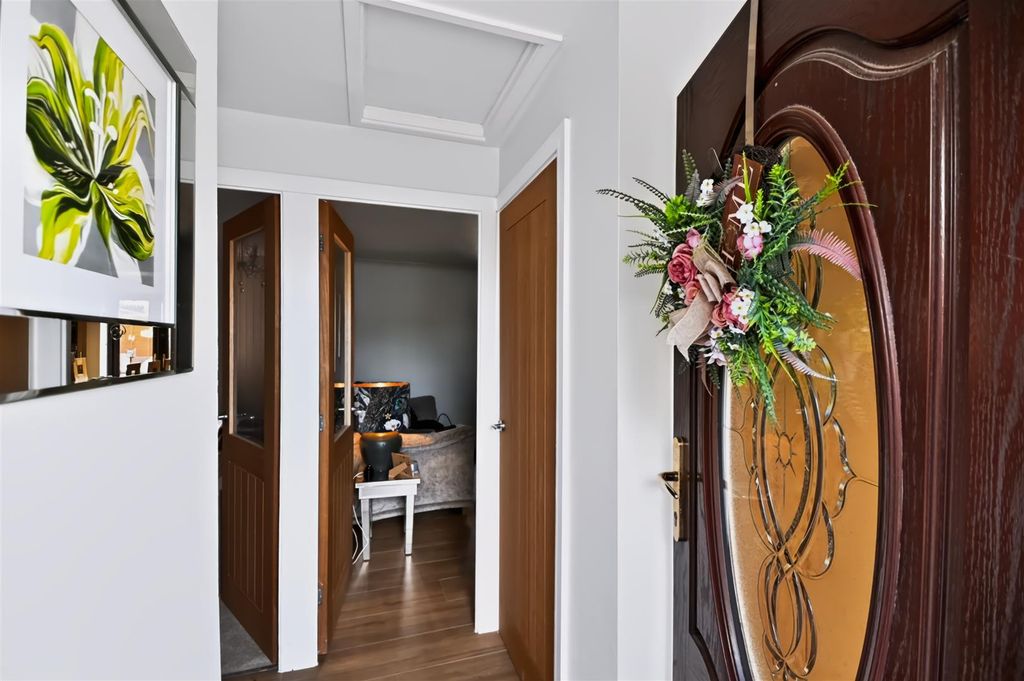 Property photo 3 of 28 6 Hatherway Court Entrance.Jpg