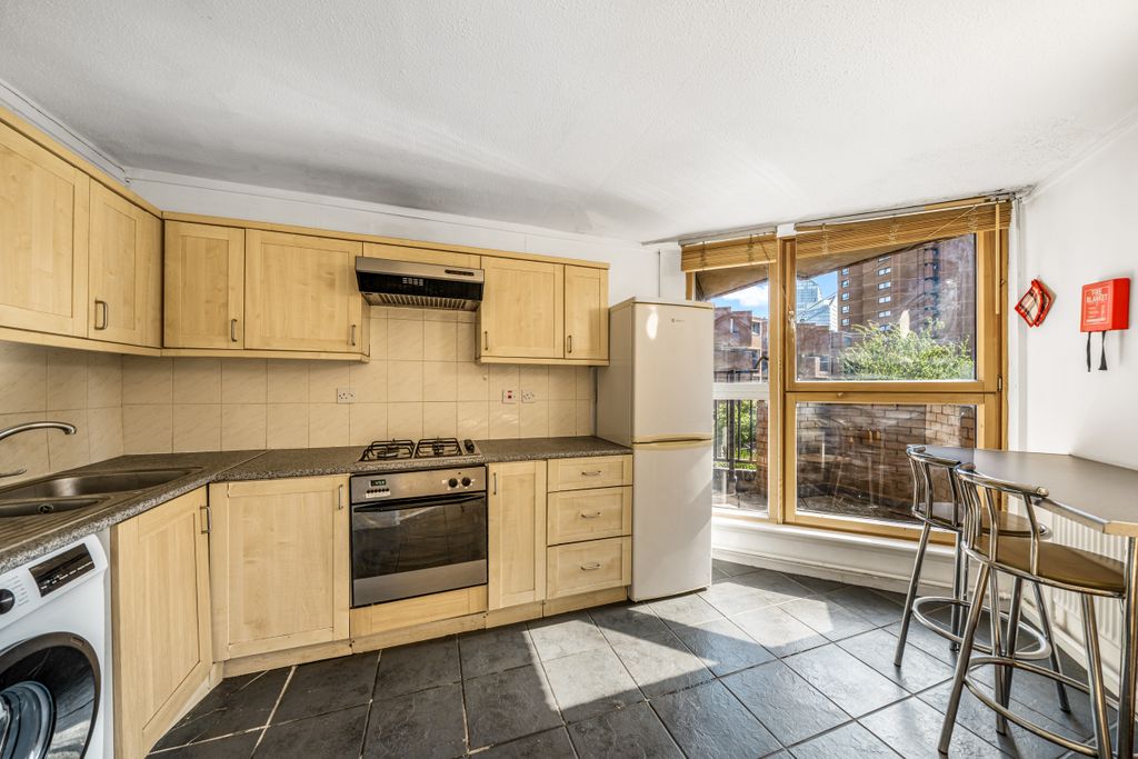 Property photo 3 of 9 32 Upper Berenger Walk, Sw10, Martin &amp; Co, Web  (8