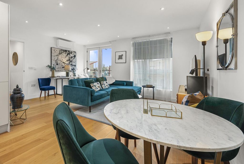 Property photo 1 of 12 Living Room