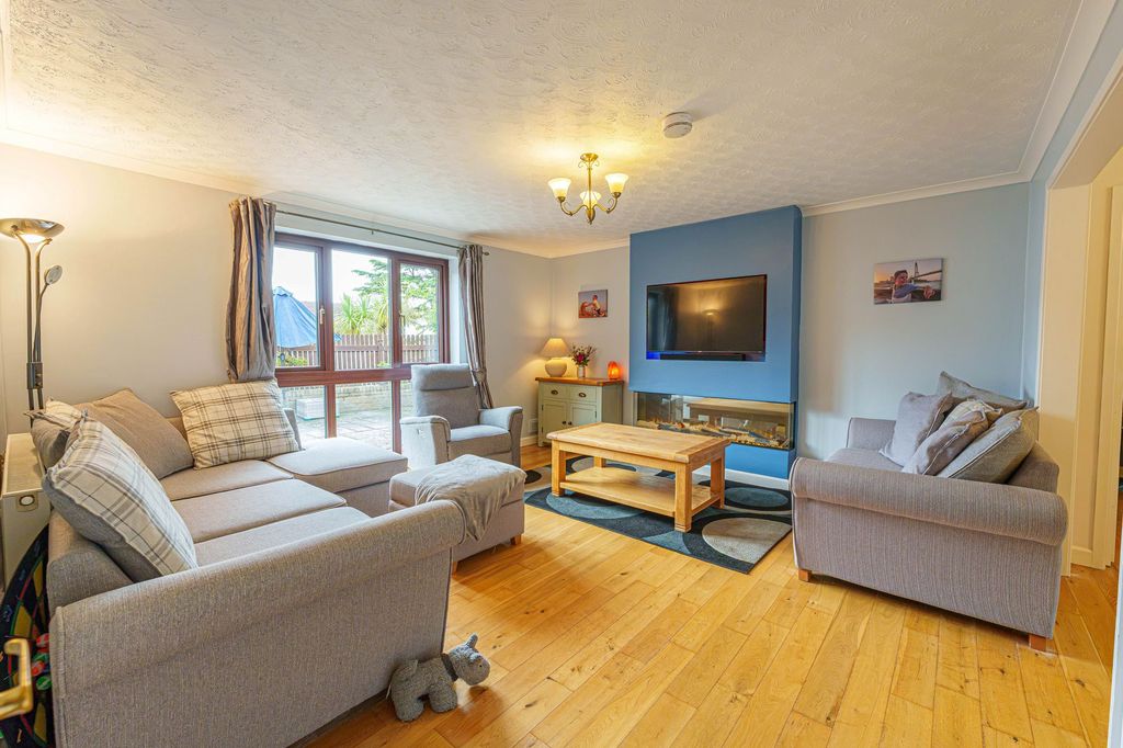 Property photo 3 of 39