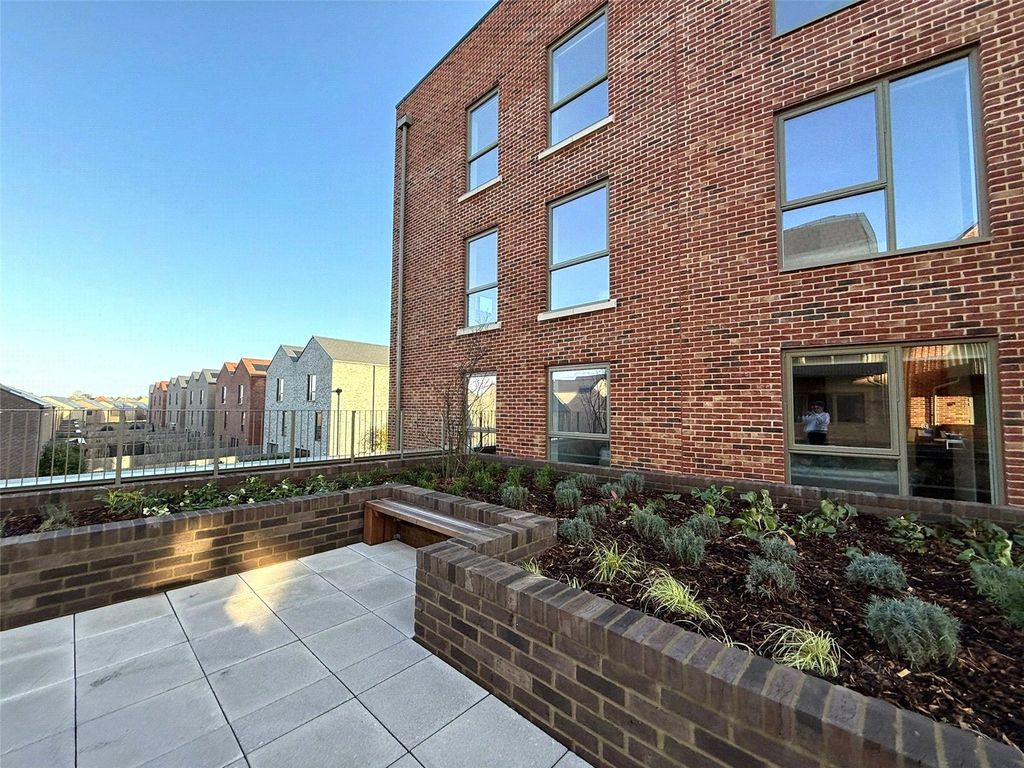 Property photo 1 of 8 Exterior