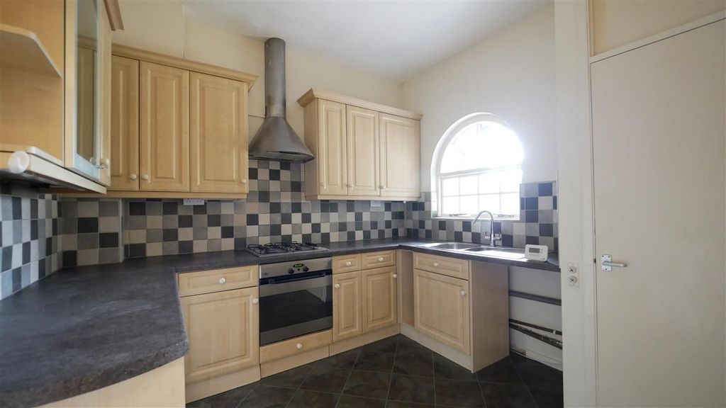 Property photo 3 of 7 Kitchen