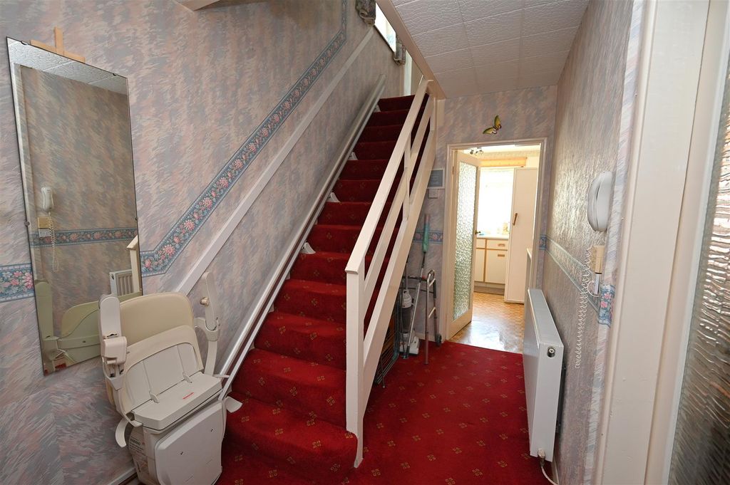 Property photo 2 of 18 Hallway.Jpg