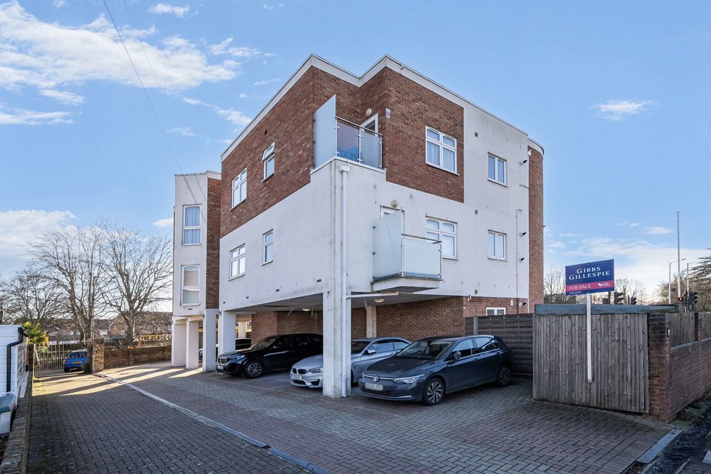 Property photo 1 of 18 1405988-13-698365...