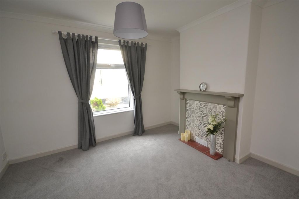 Property photo 3 of 12 Sitting Room (1).Jpg