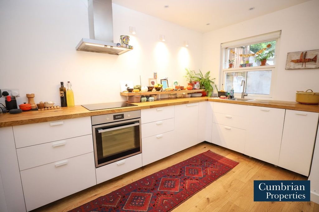 Property photo 2 of 21 Kitchen