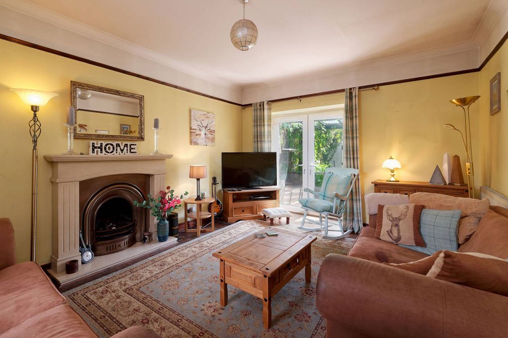 Property photo 2 of 25