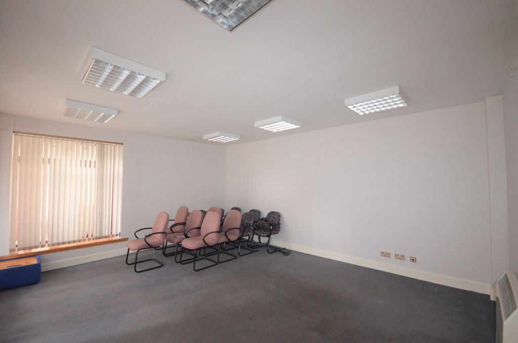 Property photo 2 of 30