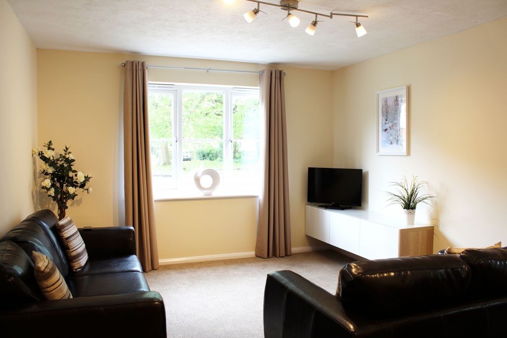 Property photo 1 of 7 Ground Floor, One Bedroom Apartment Town Centre