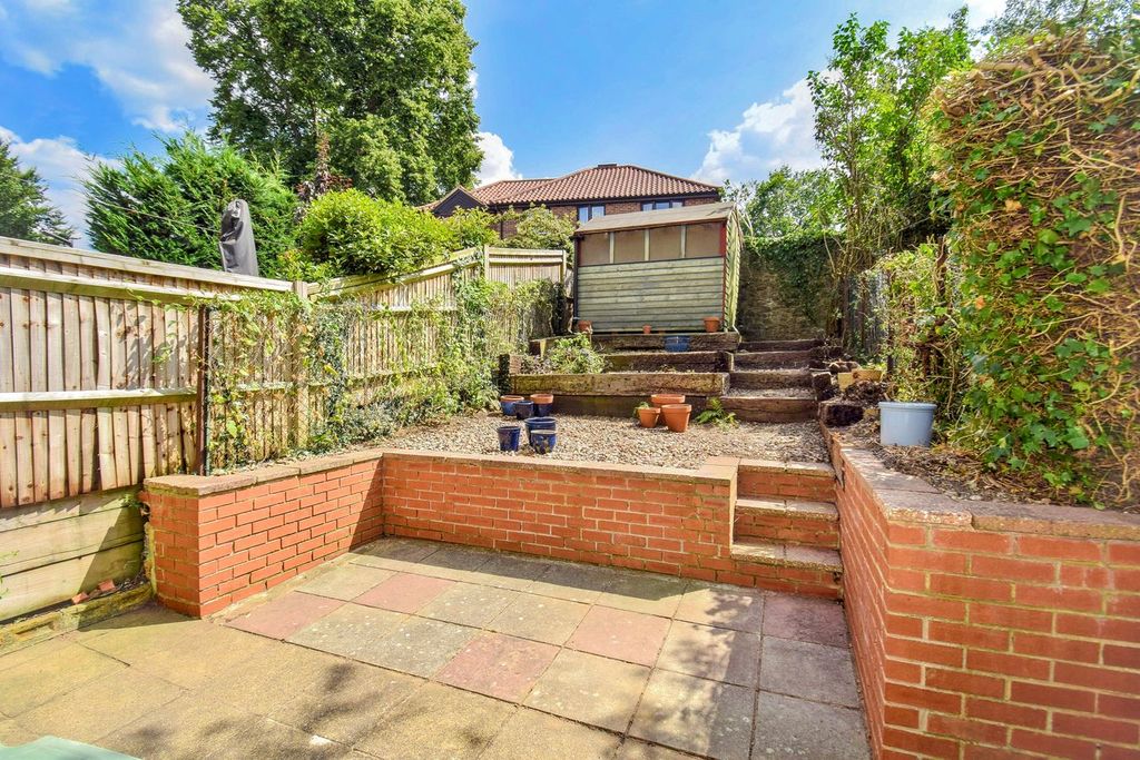 Property photo 2 of 20