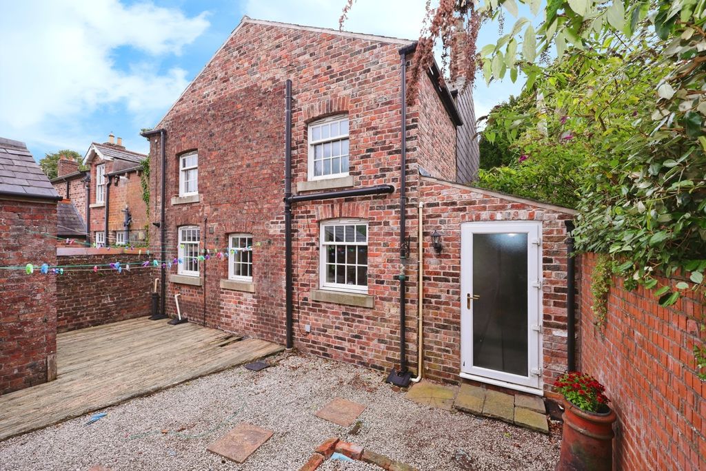 Property photo 2 of 10 External