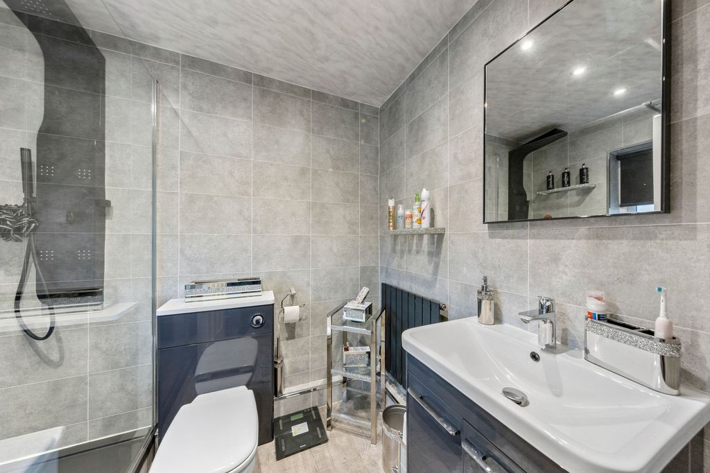 Property photo 3 of 31