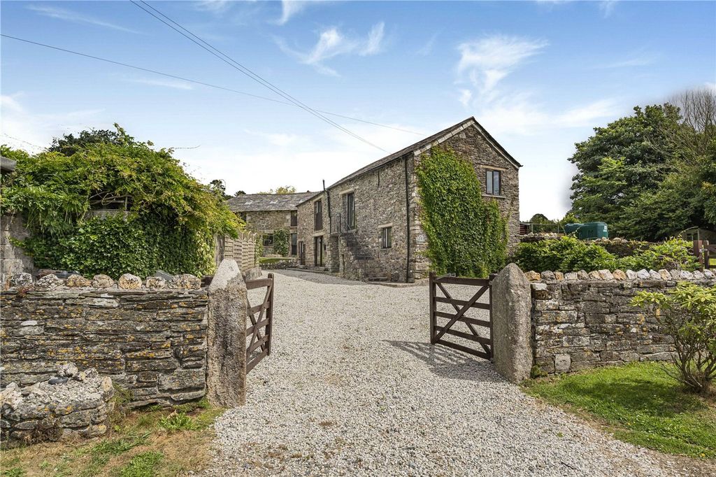 Property photo 2 of 13 Entrance