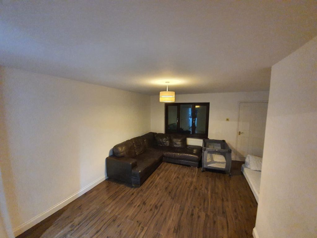 Property photo 1 of 12 Photo 5