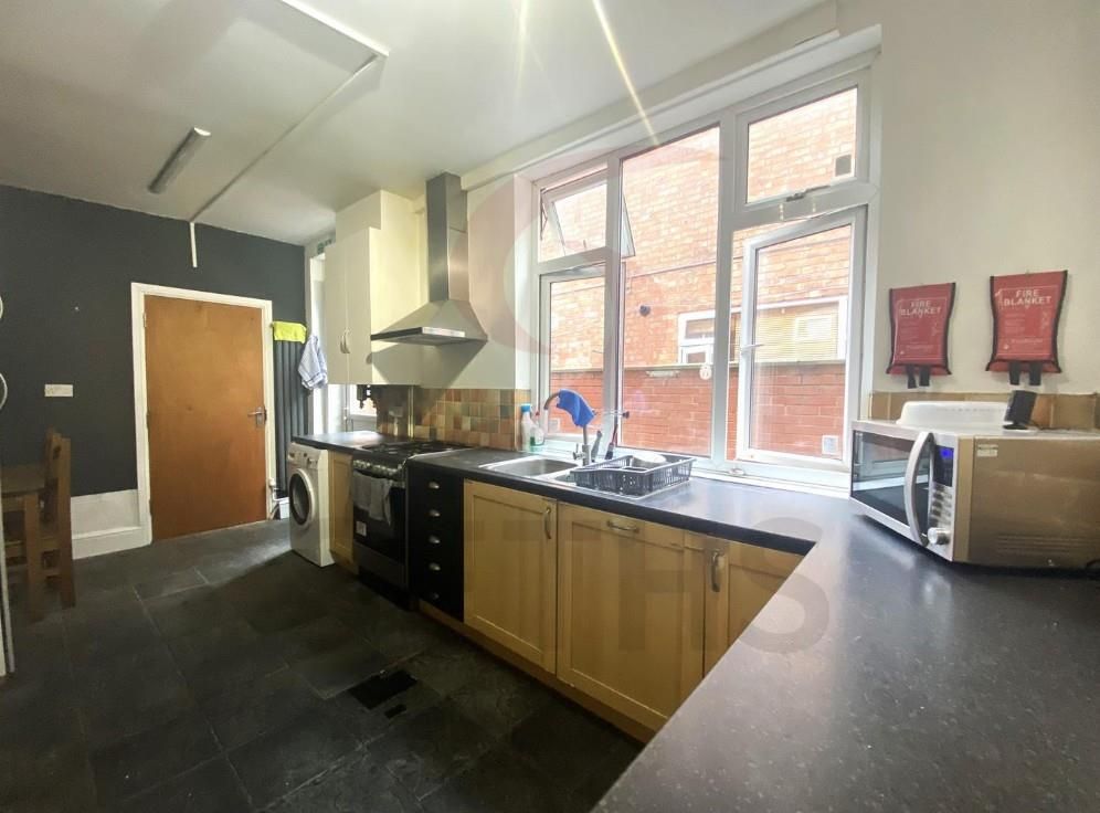 Property photo 2 of 5 Kitchen