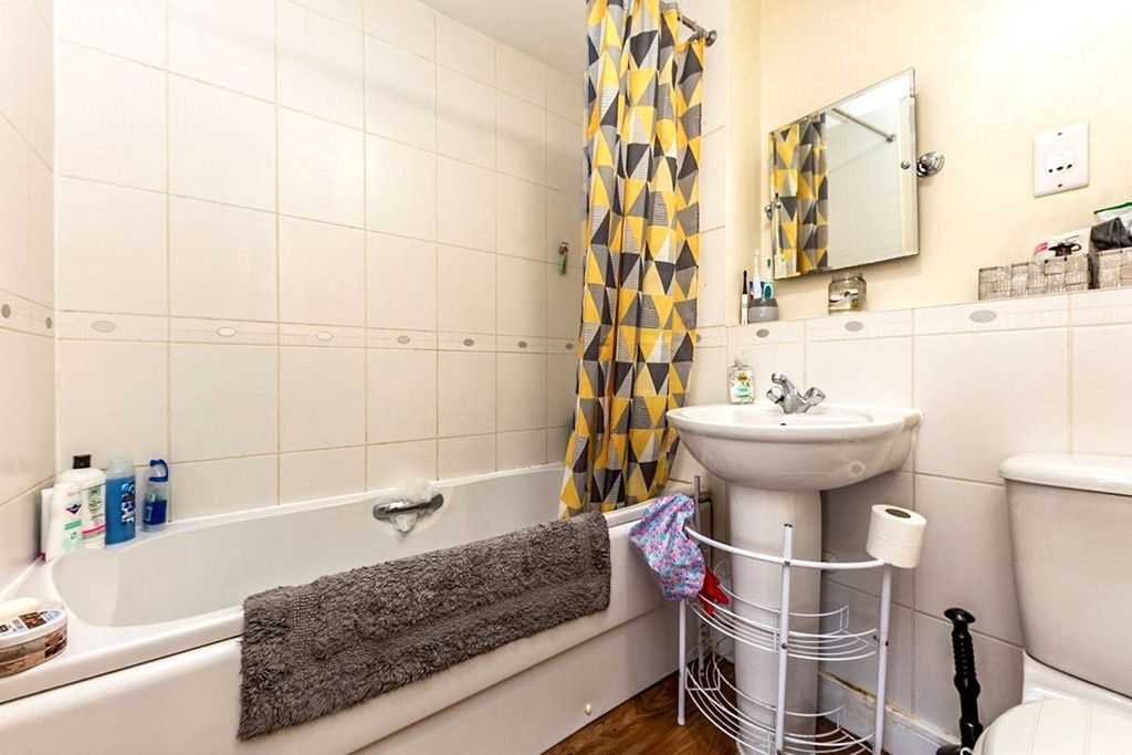 Property photo 3 of 9 Bathroom/WC