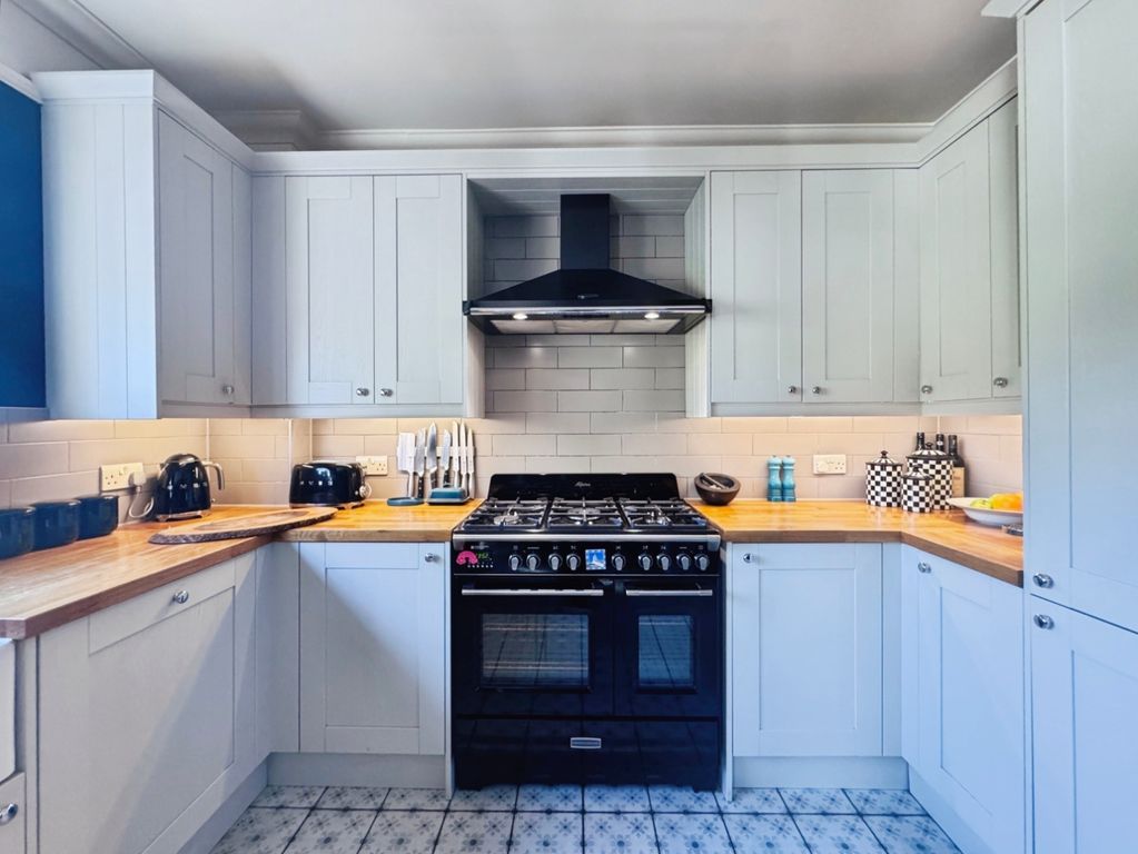 Property photo 2 of 16 Kitchen