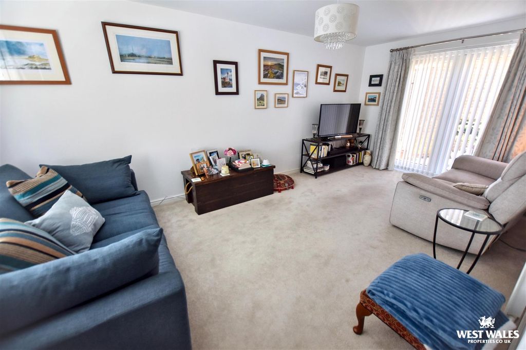 Property photo 2 of 23 10 (10).Jpg