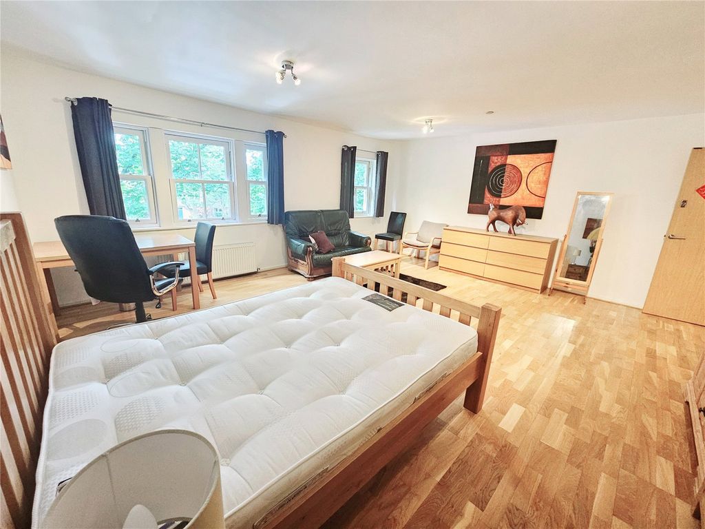 Property photo 2 of 16 Lounge