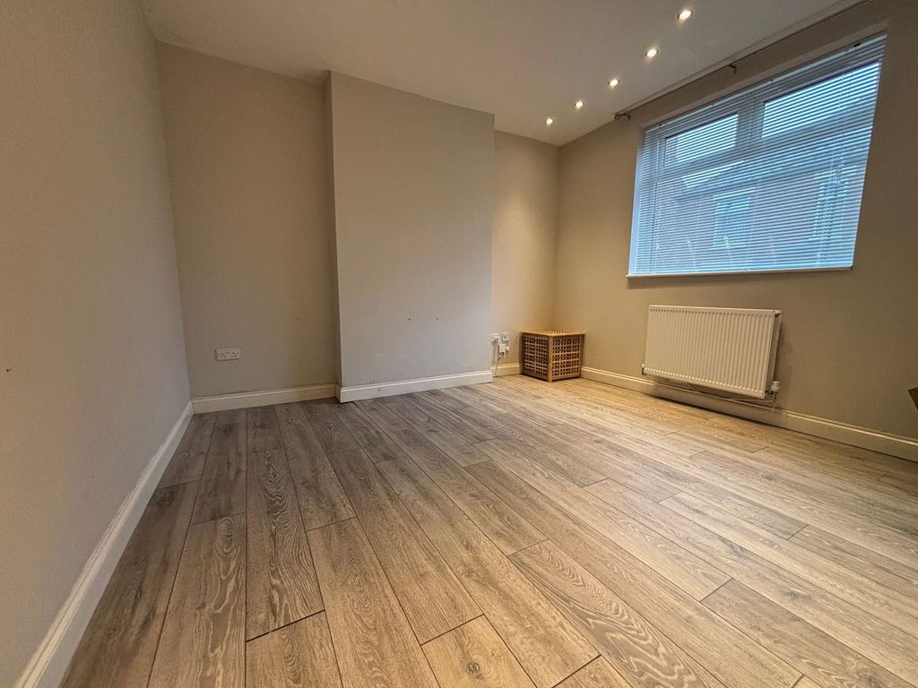Property photo 2 of 25